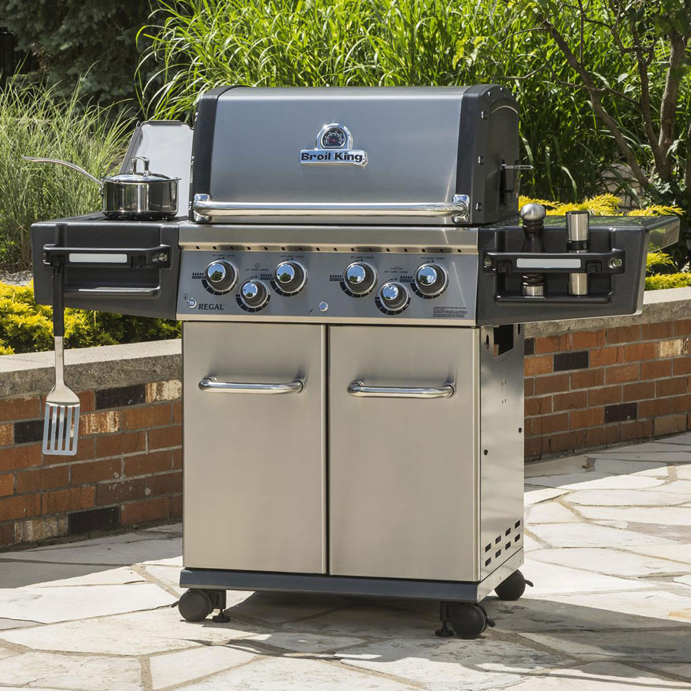 Broil King Regal S490 Pro 4 Burner Freestanding Natural Gas Grill with Rear Burner and Side Burner