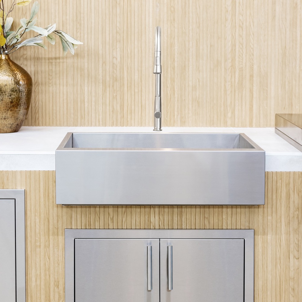 Summerset Grills 32 Inch Outdoor Rated Stainless Steel Farmhouse Sink Package