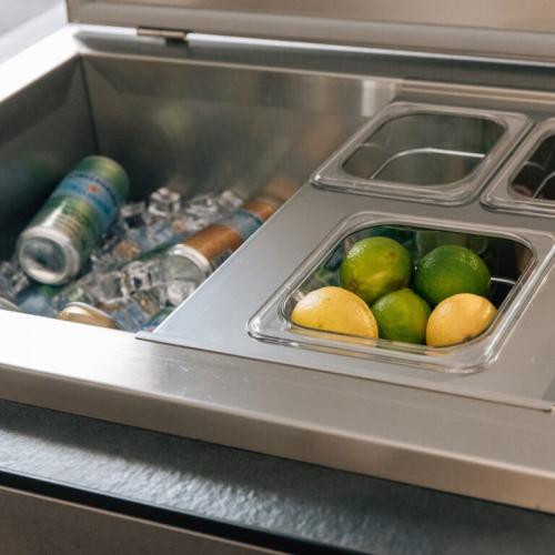 Summerset Grills 28 Inch Stainless Steel Drop In Ice Bin Cooler with Removable Lid   40 Lb