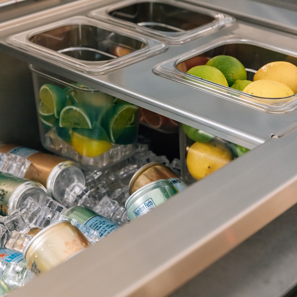 Summerset Grills 28 Inch Stainless Steel Drop In Ice Bin Cooler with Removable Lid   40 Lb