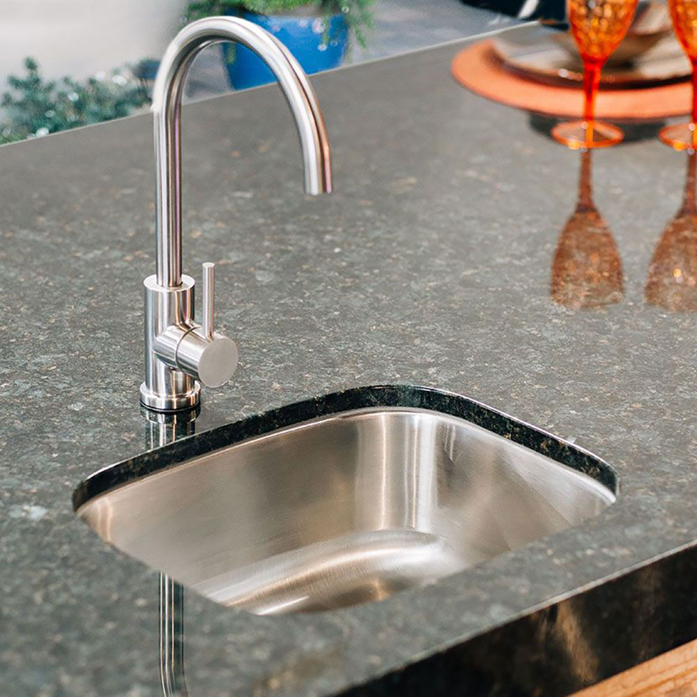 TrueFlame 19 Inch x 15 Inch Outdoor Rated Stainless Steel Single Bowl Undermount Sink with Gooseneck Hot and Cold Water