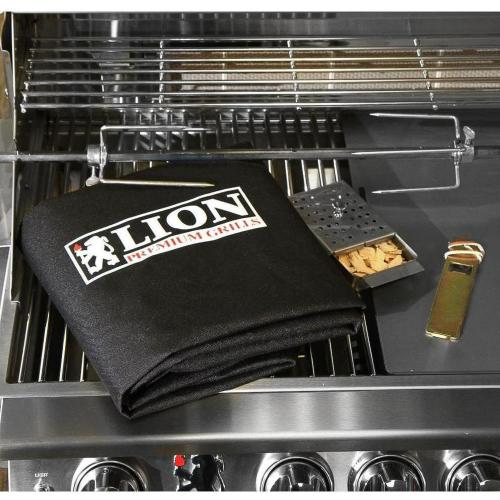 Lion Prominent Q 6 Foot BBQ Island With Lion L75000 32 Inch Natural Gas Grill