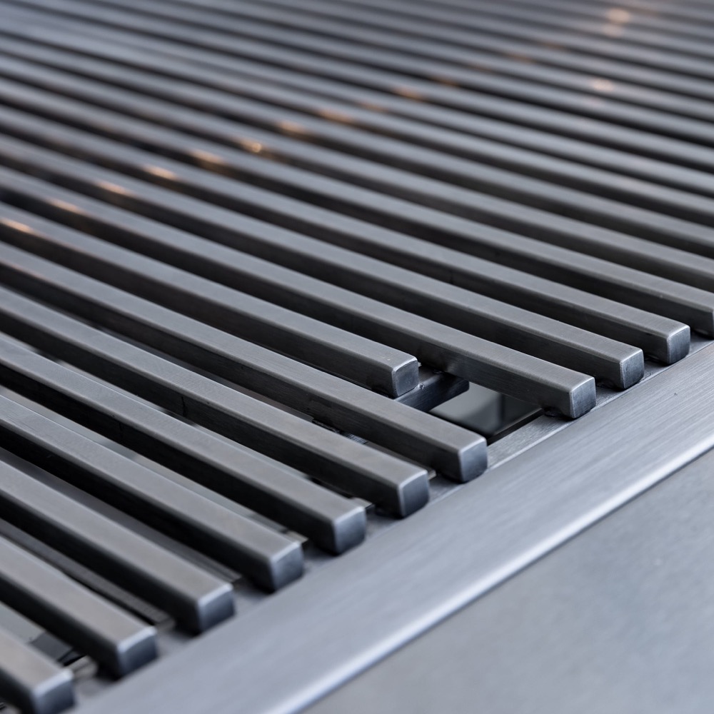 Summerset Grills TRL Pro 32 Inch 3 Burner Freestanding Natural Gas Grill with Rear Infrared Burner on Deluxe Cart