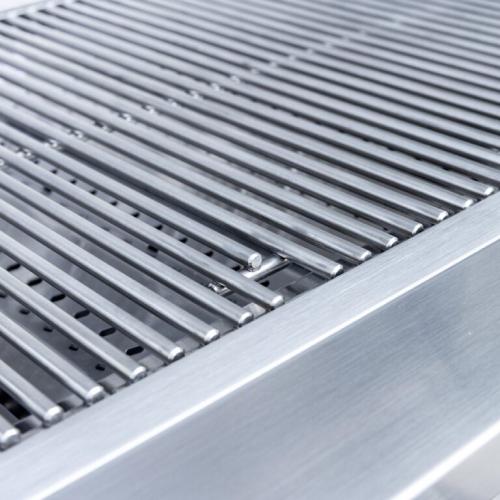 Summerset Grills Sizzler 32 Inch 4 Burner Freestanding Propane Gas Grill on Standard Cart