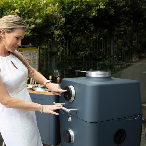 Everdure by Heston 4K 18 Inch Bluetooth Connected Cast Aluminum Charcoal Kamado Grill with Electric Ignition   Graphite
