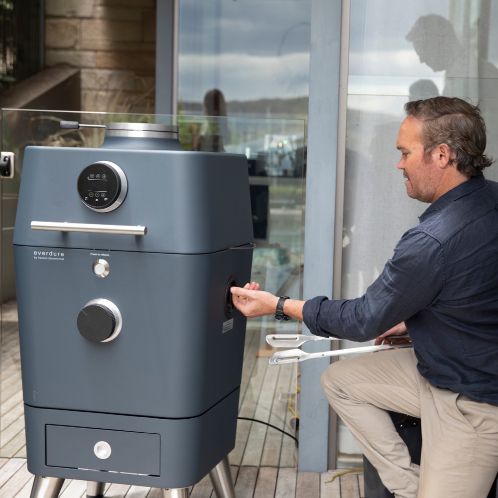 Everdure by Heston 4K 18 Inch Bluetooth Connected Cast Aluminum Charcoal Kamado Grill with Electric Ignition   Graphite