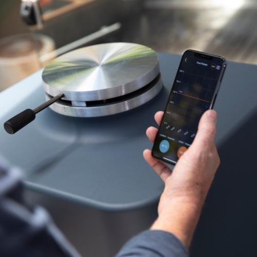 Everdure by Heston 4K 18 Inch Bluetooth Connected Cast Aluminum Charcoal Kamado Grill with Electric Ignition   Graphite