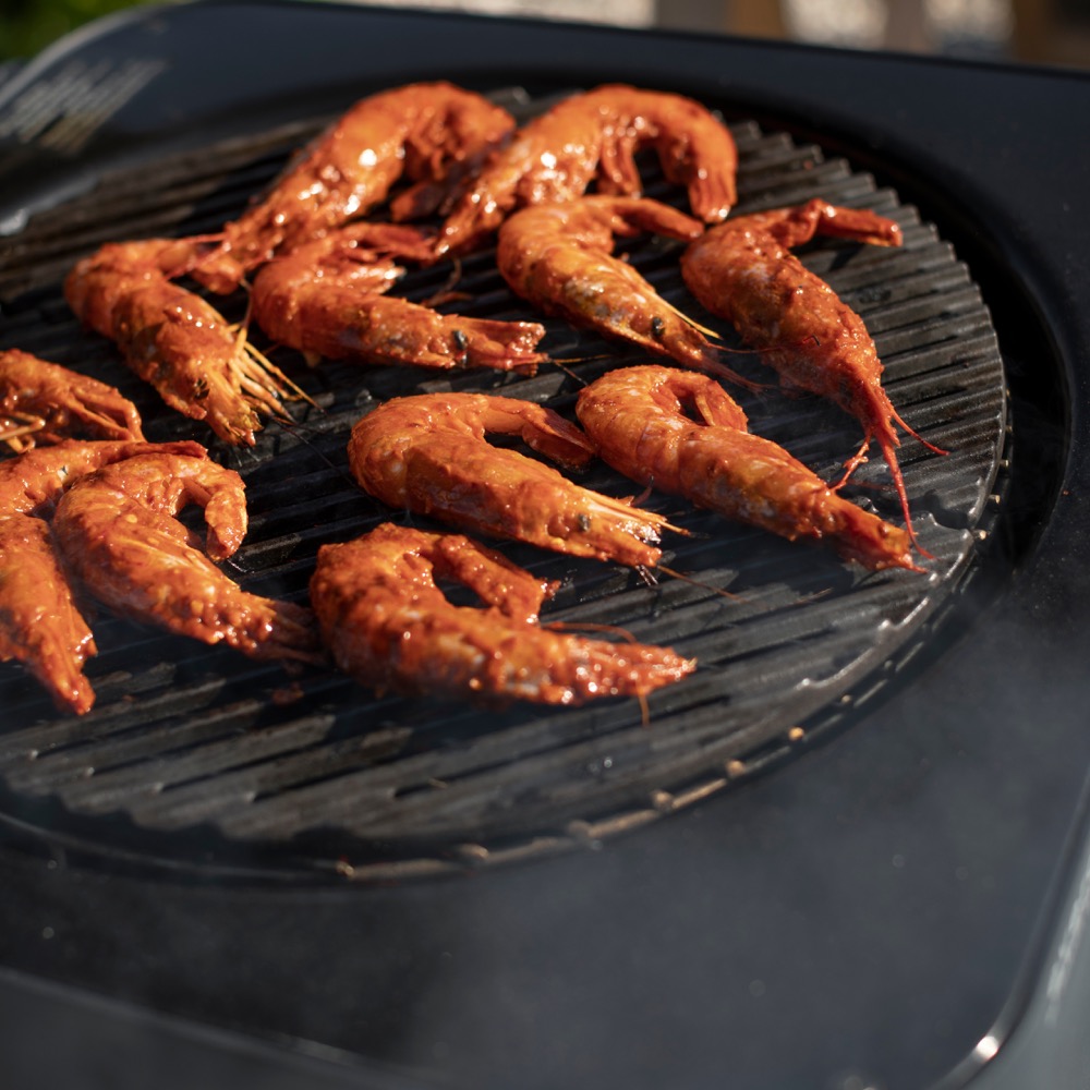 Everdure by Heston 4K 18 Inch Bluetooth Connected Cast Aluminum Charcoal Kamado Grill with Electric Ignition   Graphite