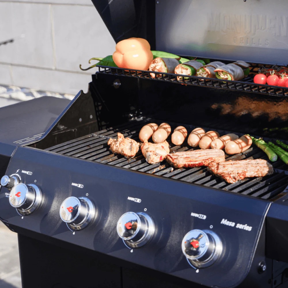 Monument Grills Mesa 425 4 Burner Freestanding Propane Gas Grill with Clear View Lid  and  Side Burner   Black