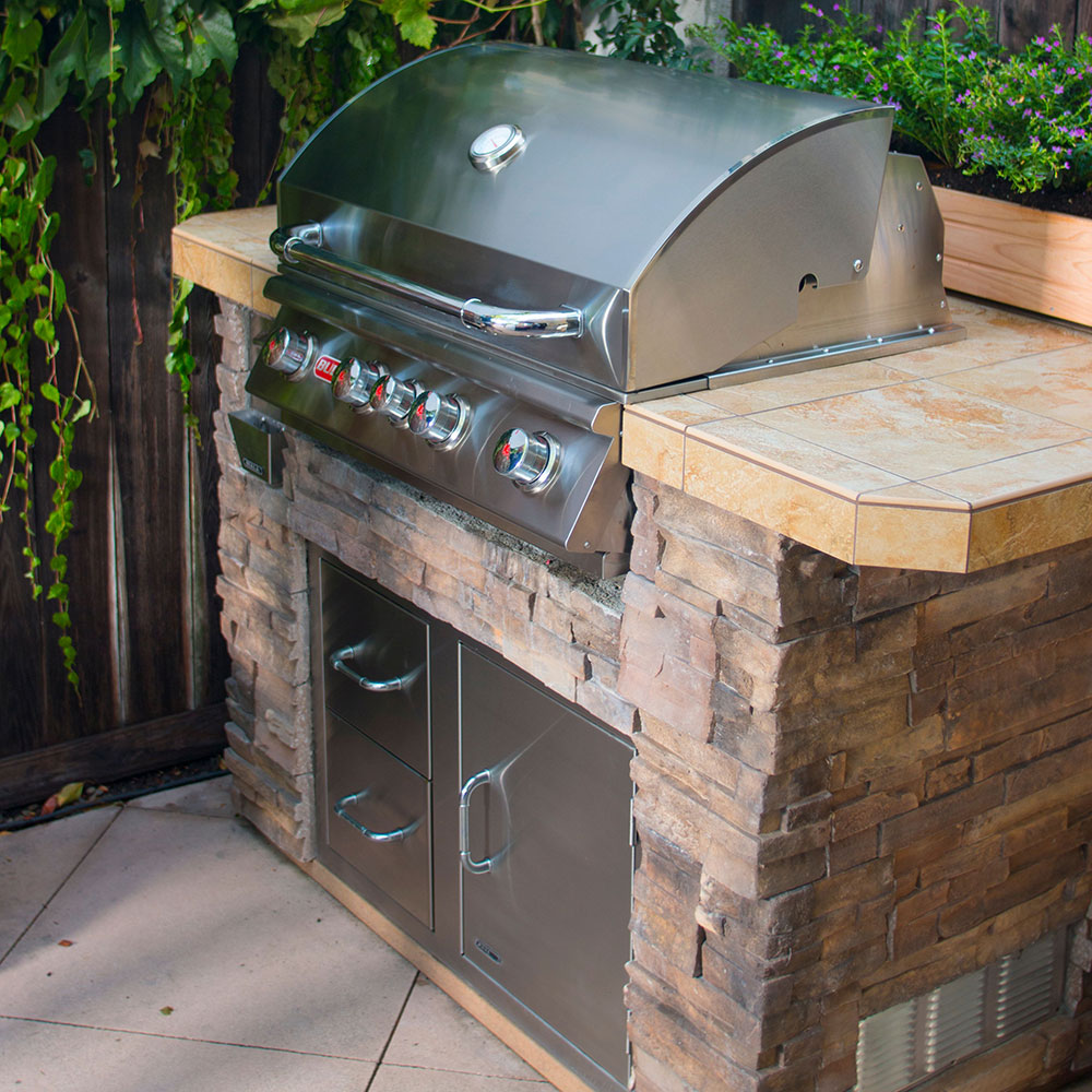 Outdoor BBQ Kitchen & Grill Island w/ Fridge & Sink - BullBBQ