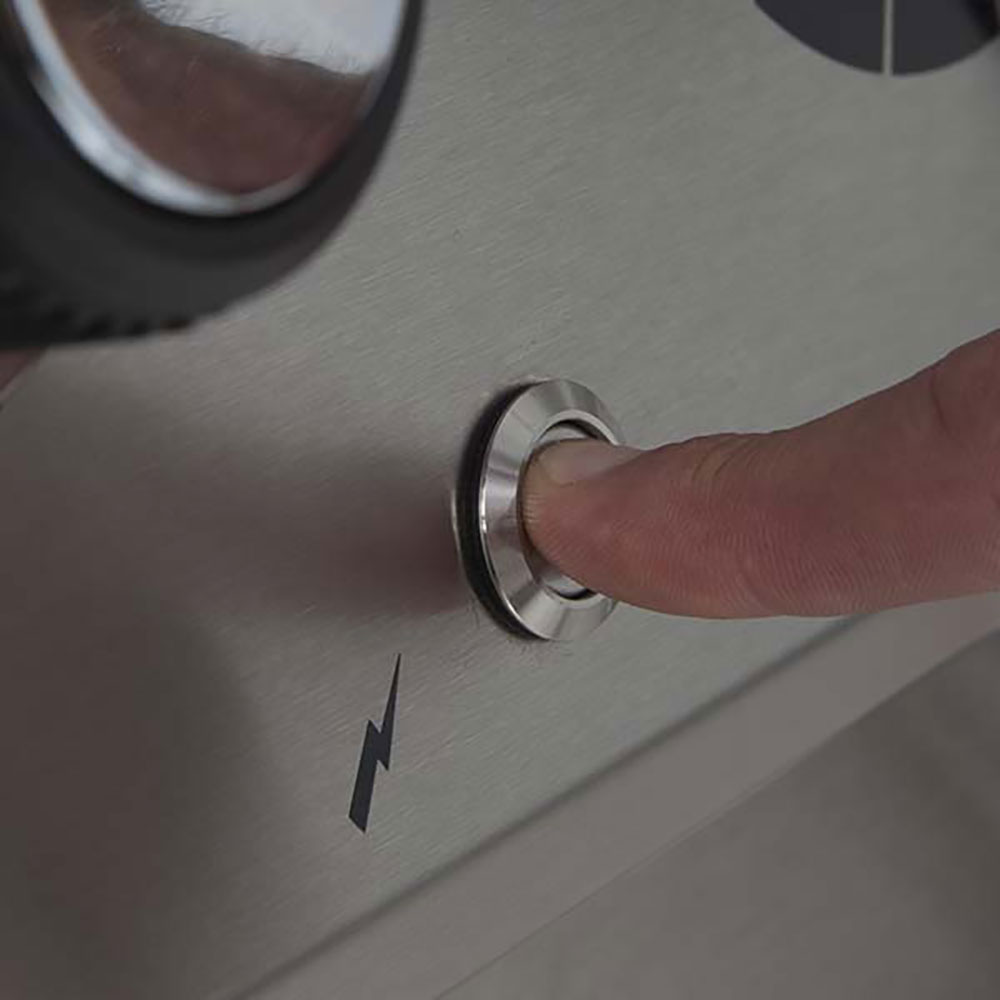 Broil King Regal S490 Pro 4 Burner Freestanding Propane Gas Grill with Rear Burner and Side Burner