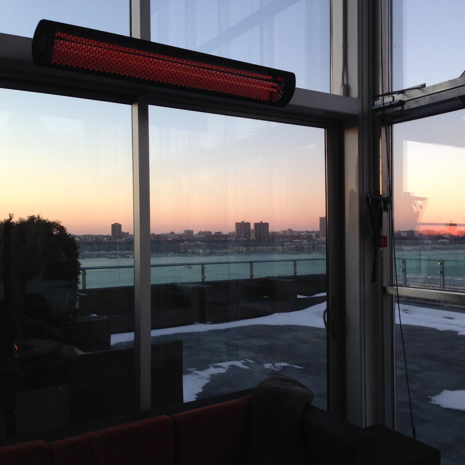 Bromic Heating Tungsten Smart Heat 56 Inch 3000W 208V Electric Patio Heater   Black