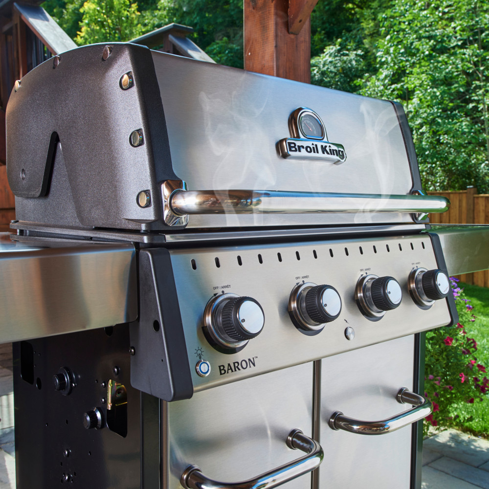 Broil King Baron S420 Pro 4 Burner Freestanding Propane Gas Grill