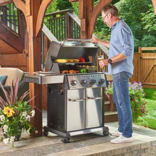 Broil King Baron S420 Pro 4 Burner Freestanding Propane Gas Grill